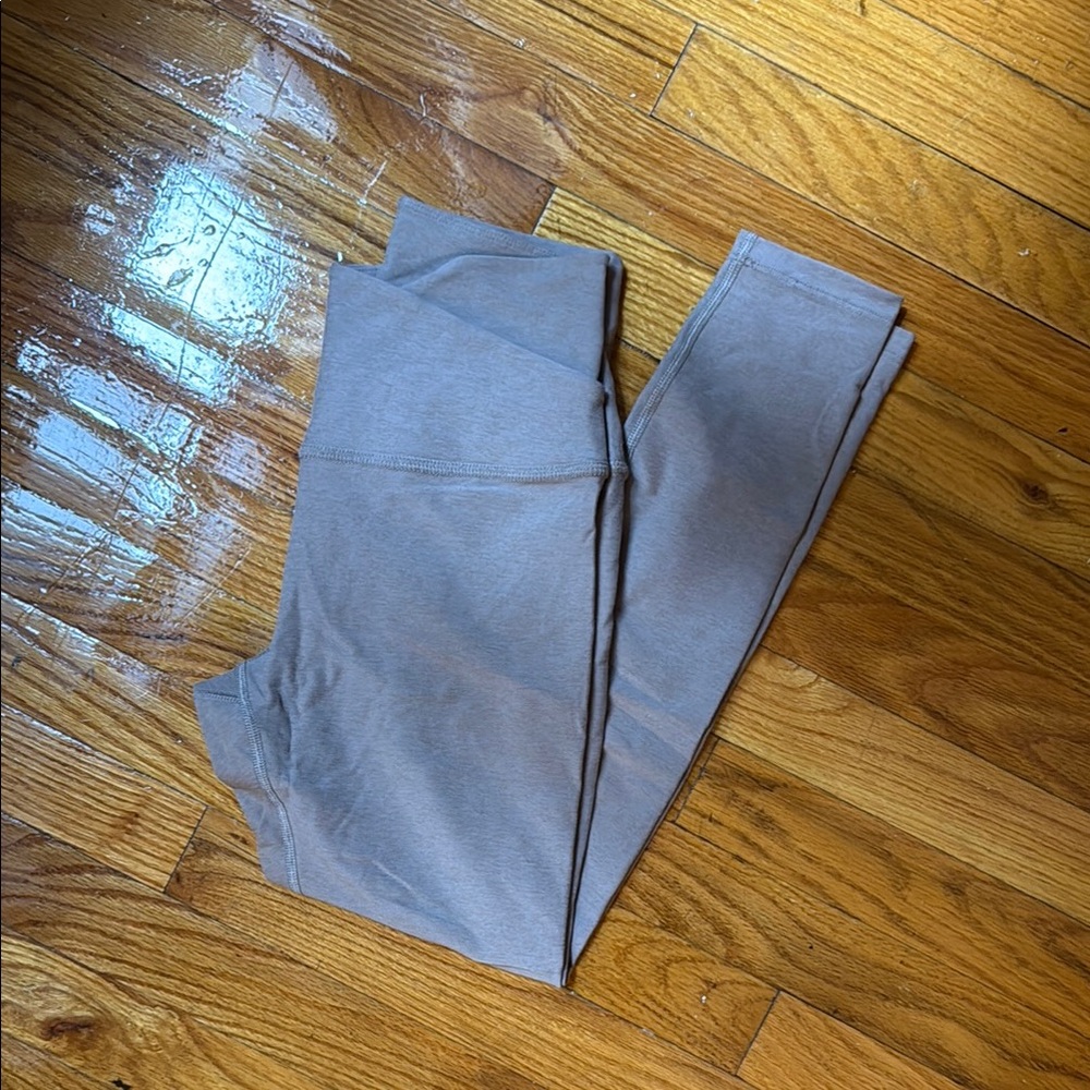 Beyond Yoga Soft Cream / light brown Leggings size small